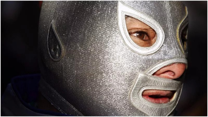 Legendary Mexican wrestler El Santo never removed his mask until 1984–10 days later he died