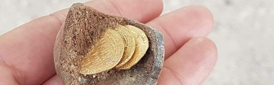 Priceless Gold Coins Discovered in Ancient ‘Piggy Bank’ in Israel