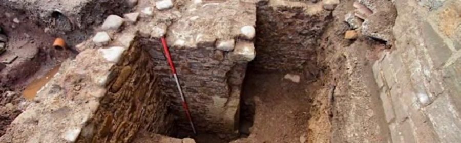A "high status" medieval building has been discovered under public toilets in Cardiff.