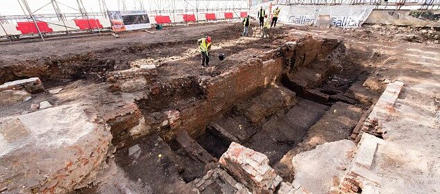 Secret passage beneath Curtain Theatre is revealed after nearly 400 years